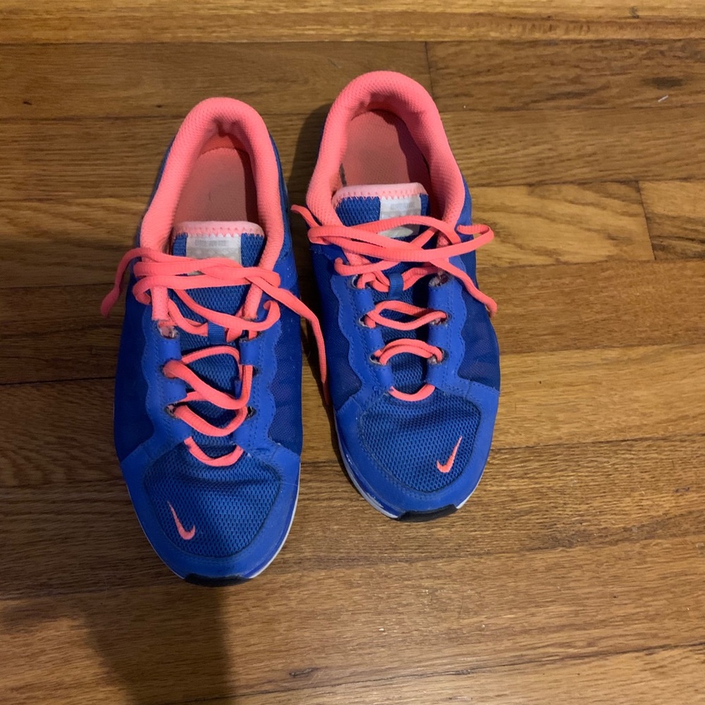 Nike breathe tennis shoes